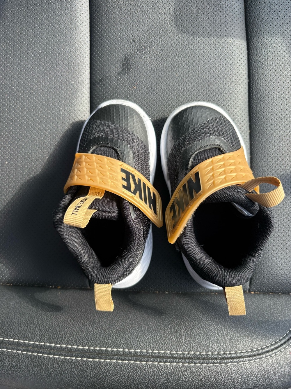Nike Kids Black and Mustard Hook-and-Loop Strap Sneakers